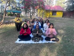 सिटी ब्यूटीफुल की महिलाओं ने मेडिटेशन और मौन साधना से सीखे तनाव मुक्त होने के गुर