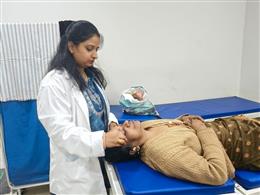 डिजिटल स्क्रीन से थकती आंखों को आयुर्वेद की शक्ति