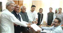 हरियाणा प्रभारी बी.के. हरिप्रसाद की मौजूदगी में कर्मवीर सिंह बौद्ध ने राज्यसभा के लिए नामांकन दाखिल किया