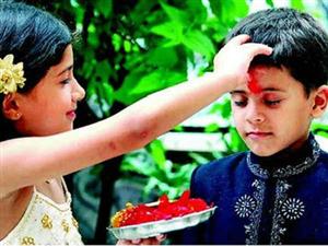  क्यों लगाते हैं माथे पर तिलक, जानें इसके जबरदस्त फायदे