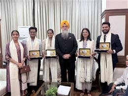 स्पीकर ने सिविल सेवा परीक्षा के सफल विद्यार्थियों को पंजाब विधानसभा में किया सम्मानित