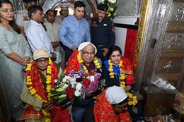 डीजीपी अजय सिंघल ने पत्नी संग माता मनसा देवी मंदिर में किया विशेष हवन, प्रदेश की शांति-सुरक्षा के लिए मांगी आशीर्वाद