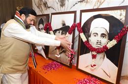 आतंकवाद और नक्सलवाद को जड़मूल से समाप्त करने के लिए सरकार प्रतिबद्ध - मुख्यमंत्री