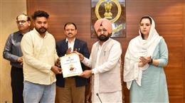 हरदीप सिंह मुंडियां ने 14 उम्मीदवारों को तरस के आधार पर नियुक्ति पत्र सौंपे