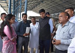 गेहूं बेचने में किसानों को नहीं आनी चाहिए किसी भी प्रकार की परेशानी: डॉ. साकेत कुमार