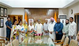 आतंकवाद प्रभावित परिवारों की मांगों पर राज्यपाल द्वारा सकारात्मक विचार का आश्वासन