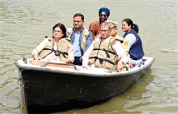 हरियाणा के माननीय राज्यपाल प्रो. असीम कुमार घोष ने सिसवान झील और वन अभ्यारण्य का दौरा किया