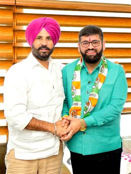 एडवोकेट वासु रंजन कांग्रेस में शामिल, पंजाब अध्यक्ष रजा वडिंग ने किया स्वागत, 2027 में कांग्रेस सरकार बनाने का लिया संकल्प