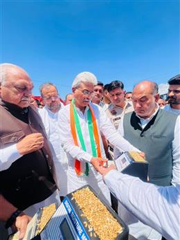कांग्रेस नेताओं ने नारायणगढ़ एवं संढौरा मंडियों का दौरा कर, परिस्थितियों का जायजा लिया