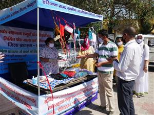  स्वंय सहायता समूहों की महिलाओं ने उचित दर पर उपलब्ध करवाए मास्क एवं सेनीटाईजर 