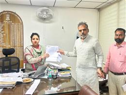 मतदाता सूचियों की धांधली पर चुनाव आयोग पहुंचे एनके शर्मा