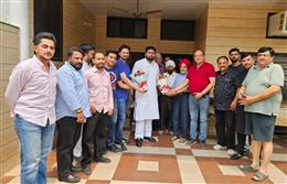 अमृतसर हल्का उत्तरी में भाजपा नेता अक्षय शर्मा की बैठकों का दौर, श्री आरती देवा मंदिर में टेका माथा