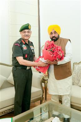 मुख्यमंत्री भगवंत सिंह मान ने पश्चिमी कमान के आर्मी कमांडर के साथ सीमावर्ती सुरक्षा