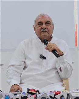 बिजली संकट का सामना कर रहा हरियाणा, सरकार लुटा रही सैंकड़ों करोड़ रुपये- हुड्डा