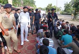 पुलिस भर्ती पीएमटी में व्यवस्थाओं का निरीक्षण करने स्वयं पहुंचे मुख्यमंत्री 