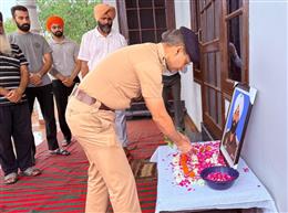 डीजीपी गौरव यादव ने शहीद एएसआई जोगा सिंह को दी श्रद्धांजलि
