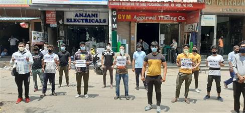 जिम संचालकों ने किया चंडीगढ़ की सड़कों पर हंगामा जानिए पूरा मामला