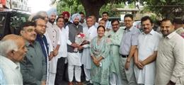 केवळ सिंह ढिल्लों ने डेरा ब्यास से शुरू किया जनसंपर्क अभियान