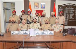 अमृतसर में 2.2 किलो हेरोइन और 6 पिस्तौल समेत दो तस्कर गिरफ्तार