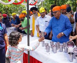 पंजाब लोकभवन में श्री गुरु अर्जन देव जी की स्मृति में छबील का आयोजन