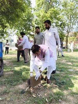 राष्ट्रीय सचिव नरेंद्र रैना सहित पार्टी पदाधिकारियों ने पंचकूला में चलाया स्वच्छता अभियान