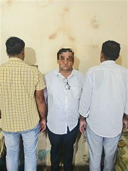 फसल मुआवजा मंजूरी के नाम पर 10 हजार रिश्वत लेते पटवारी गिरफ्तार