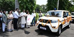 राज्यपाल ने 9 नई एंबुलेंसों को दिखाई हरी झंडी, हरियाणा रेडक्रॉस को मिली बड़ी सौगात