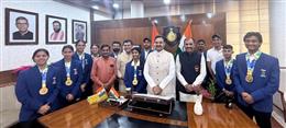 विश्व योगासन चैंपियनों ने विधान सभा अध्यक्ष से साझा किए संघर्ष और सफलता के प्रेरक अनुभव