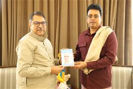 डा. सतीश पूनिया ने बिप्लब देब से की मुलाकात, अटल जी पर पुस्तक भेंट की