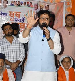 कुर्सी की लड़ाई में उलझी कांग्रेस, पंजाब के मुद्दे पूरी तरह गायब:अक्षय शर्मा