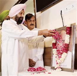 भाजपा पंजाब ने डॉ. श्यामा प्रसाद मुखर्जी की 125वीं जयंती पर अर्पित की पुष्पांजलि