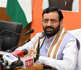 'कांग्रेस ने गरीबों को आंसू दिए, प्रधानमंत्री नरेंद्र मोदी ने उनके आंसू पोछने का काम किया'