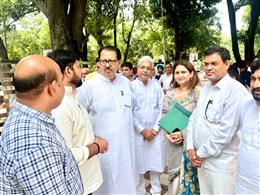 हरियाणा कांग्रेस प्रभारी संजय दत्त ने पदाधिकारियों, कार्यकर्ताओं एवं कर्मचारी यूनियन के प्रतिनिधियों से किया विस्तृत संवाद