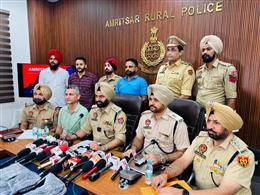 अमृतसर में हैंड ग्रेनेड और तीन आधुनिक राइफलें बरामद; नाबालिग सहित तीन व्यक्ति काबू
