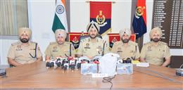सीमा पार से चल रहे नशीले पदार्थों एवं हथियार तस्करी से जुड़े चार व्यक्ति गिरफ्तार; 5.5 किलोग्राम हेरोइन, दो पिस्तौल बरामद*