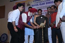  भाजपा प्रदेश अध्यक्ष डा. अर्चना गुप्ता ने अमर वीर सपूतों को श्रद्धांजलि अर्पित की उन्हें नमन किया