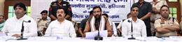 मुख्यमंत्री की अध्यक्षता में गुरुग्राम में जिला लोक संपर्क एवं कष्ट निवारण समिति की बैठक संपन्न