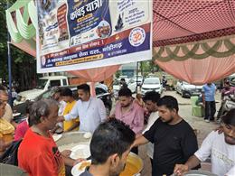 ओम महारुद्र नवयुवक सेवा दल ने सेक्टर 45 में लगाया विशाल लंगर