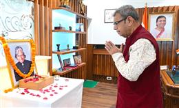 हरियाणा के राज्यपाल ने डॉ. ए.पी.जे. अब्दुल कलाम को अर्पित की श्रद्धांजलि