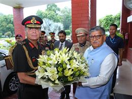 थल सेनाध्यक्ष जनरल धीरज सेठ ने पंजाब के राज्यपाल गुलाब चंद कटारिया से मुलाकात की