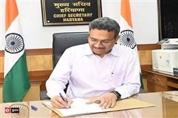 मुख्य सचिव ने स्वतन्त्रता दिवस पर किया ध्वजारोहण, प्रदेशवासियों को दीं शुभकामनाएं   