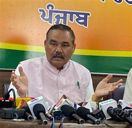 13 दिन बाद भी FIR नहीं, सांपला ने मांगी CBI जांच