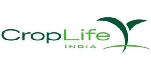 टिड्डी दल से बचाव के लिए फसलों पर करें नीम तेल का छिडक़ाव