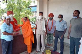 श्री राधा कृष्ण गौशाला में संस्थापक भक्ति स्वरूपानंद को नमन