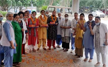 गुरुग्राम: कोरोना वॉरियर स्टाफ नर्सों का किया स्वागत व सम्मान