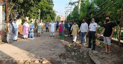 फियो होम्स बिल्डर ने रातों-रात बिछा डाली अवैध सीवर लाइन