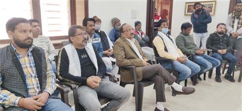 अब आंदोलन का रास्ता छोड़ फसलें संभालें किसान: सुधीर सिंगला
