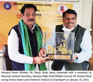 जेल मंत्री ने बच्चों की प्रतिभा को सराहा