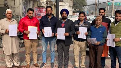 डेराबस्सी में मतदाता दिवस पर मतदाताओं के साथ धोखा
