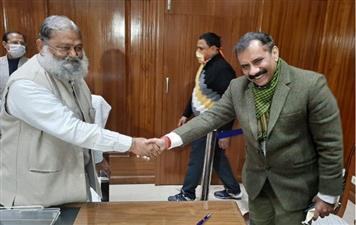 डेढ माह बाद आक्सीन स्पोर्ट पर चंडीगढ़ पहुंचे विज